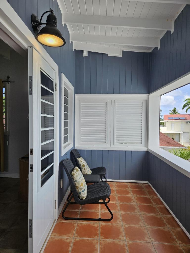 216A Upper Level, Deluxe 1 Bedroom