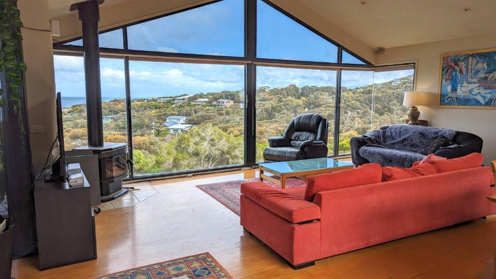 Fairhaven Beach House with Ocean Views and Tranquil Setting photo 4