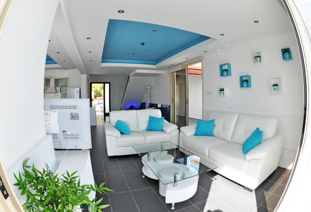 Villa Waves photo 2