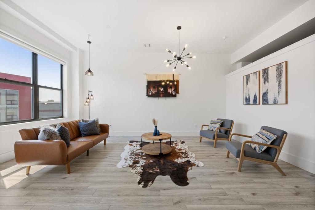 Near NYC High-End Kearny Loft with Gym & Patio image