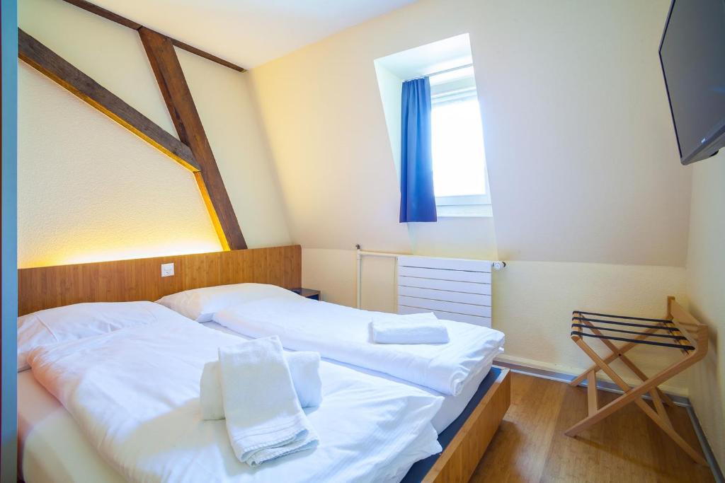 Двухместный (Standard Double Room (self-check-in)), easyHotel Basel