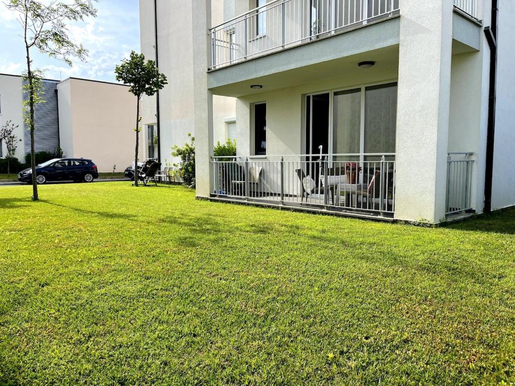 Beach, Pool & Garden Apartment photo 4
