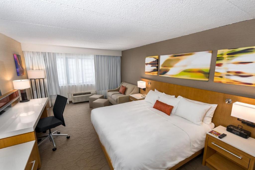 Delta Hotels by Marriott Utica - Tap to explore photos