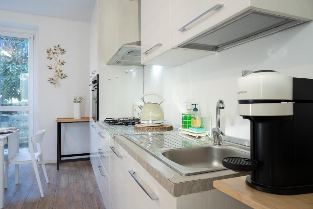 residence Como, roses suite 2, free private parking - Tap to explore photos