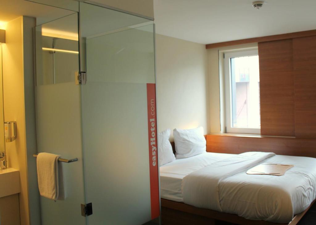 Двухместный (Двухместный номер бизнес-класса с 1 кроватью), easyHotel Frankfurt City Center