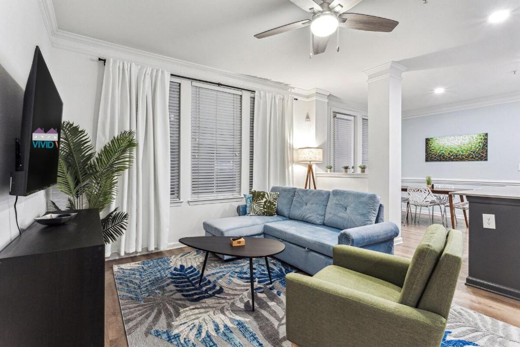 Luxury Apt with Eco-Friendly Touches & Priv Garage image