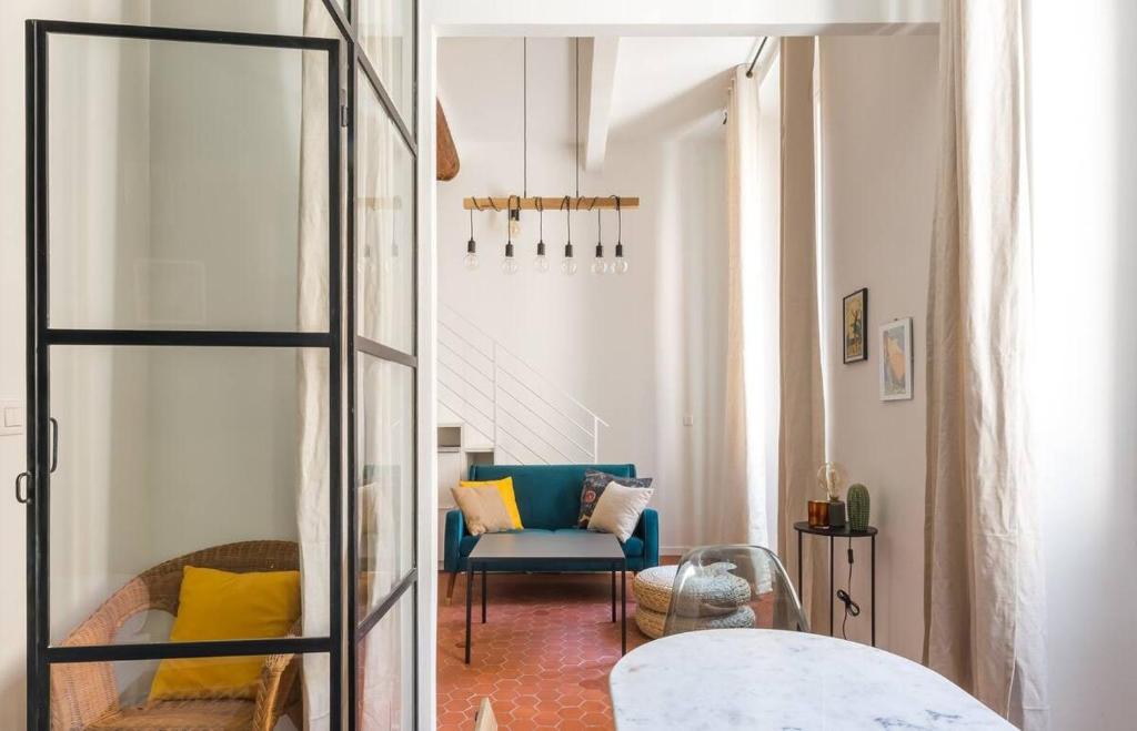 Appartement authentique au centre d'Antibes - Tap to explore photos