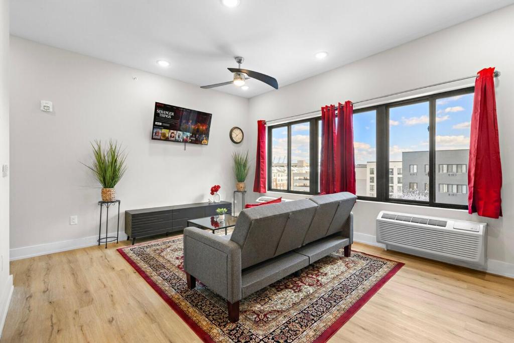 Serene Oasis - NYC & NWK w free parking image
