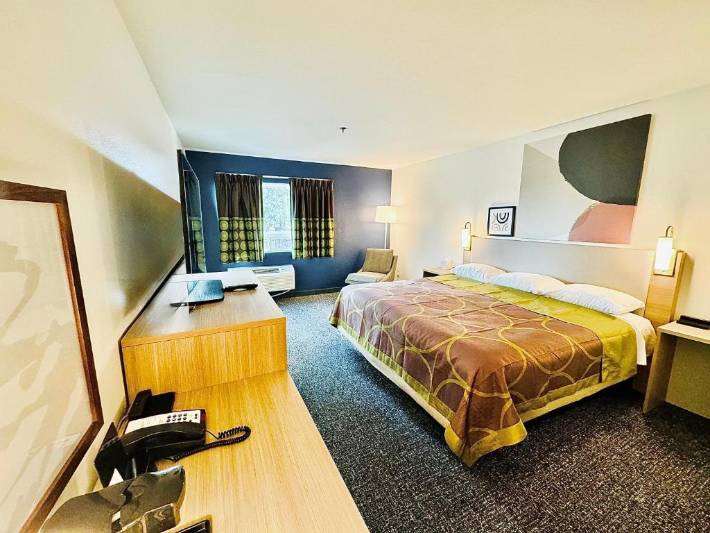 Gateway Inn & Suites image