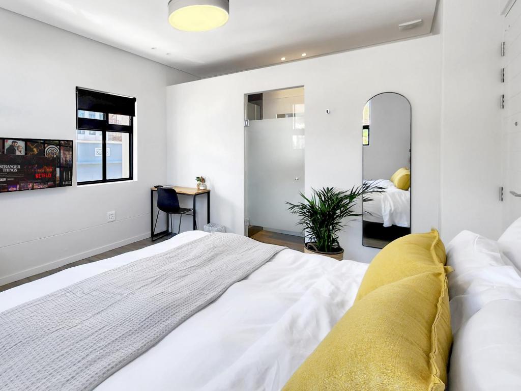 Castle Hotel - City Center Guesthouse