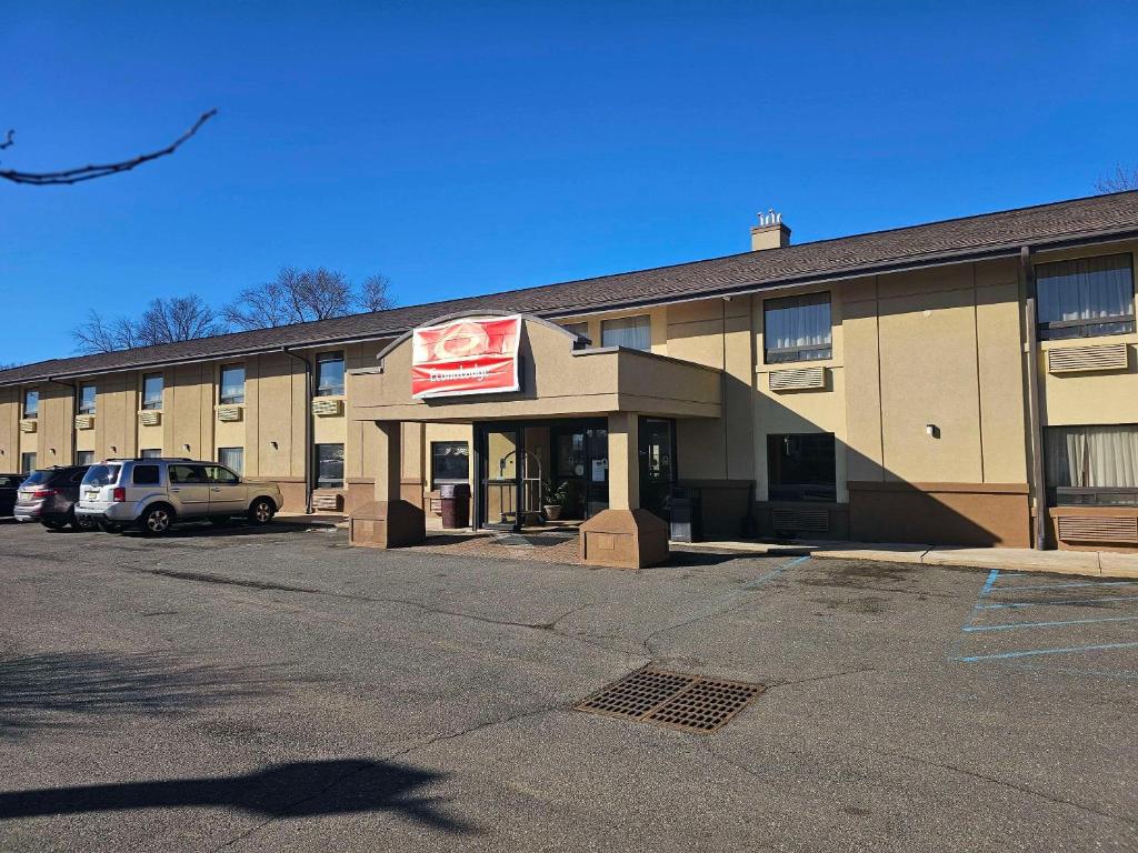 Days Inn by Wyndham Iselin / Woodbridge image