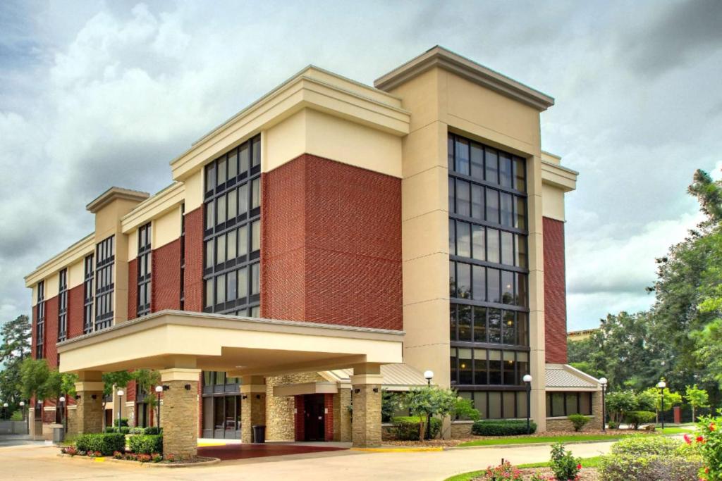 Drury Inn & Suites The Woodlands image