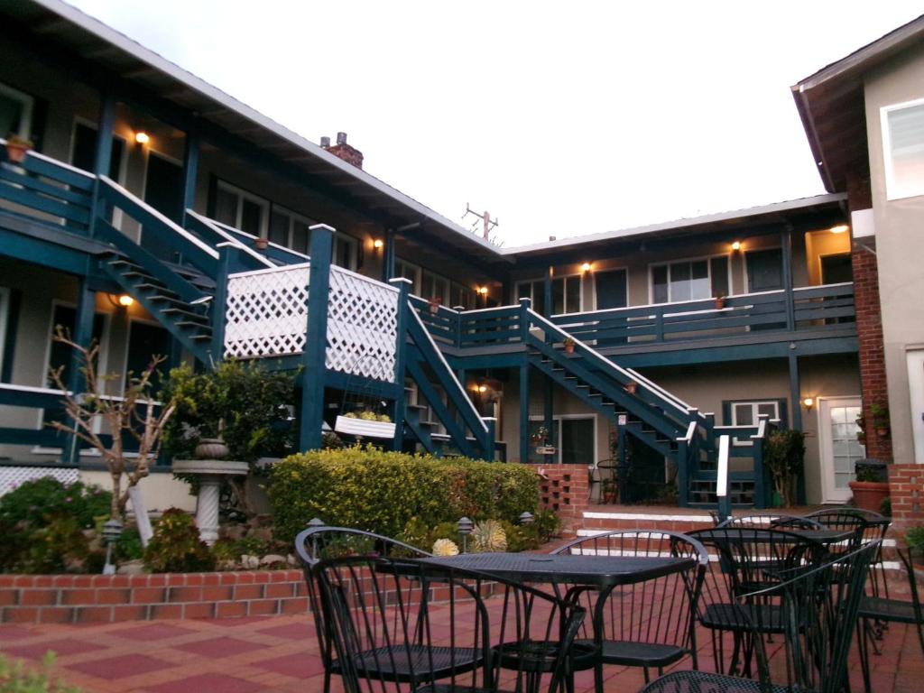 Carmel Wayfarer Inn image