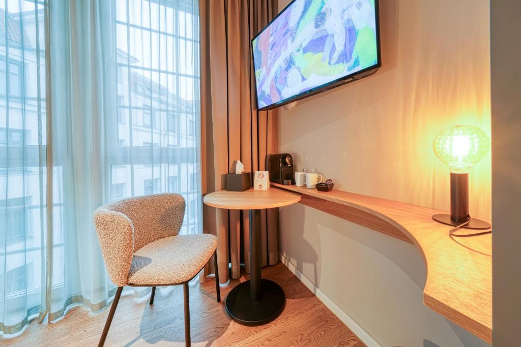 INA Boutique Hannover-Linden - Digital Access - Self Check-in - Tap to explore photos