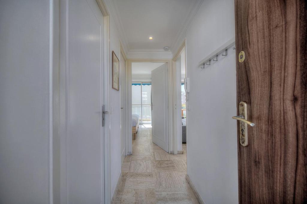 Upstays Croisette Terrace 48m Apartment - Tap to explore photos