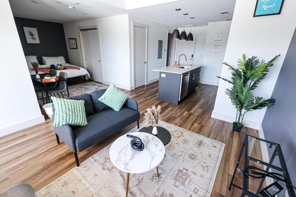 Studioaprtqueenbed-wifi-wd,parking,gym image