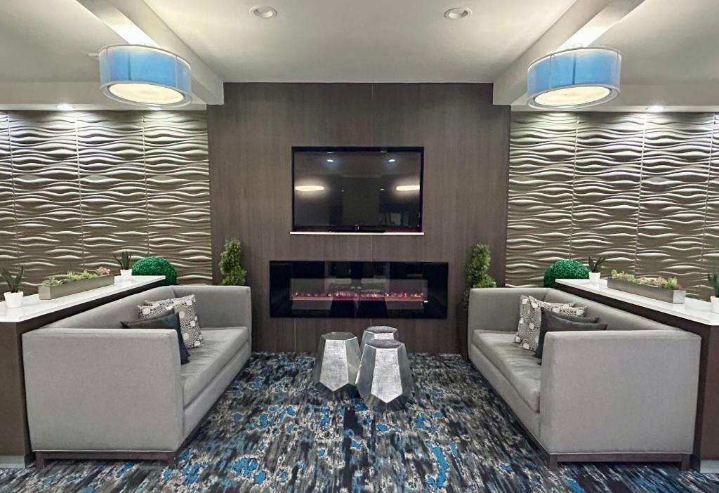 La Quinta Inn by Wyndham Columbia SE / Fort Jackson image