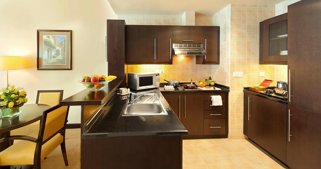 Сьюит (Люкс с 1 спальней «Делюкс-Плюс»), Апарт-отель Al Manzel Hotel Apartments