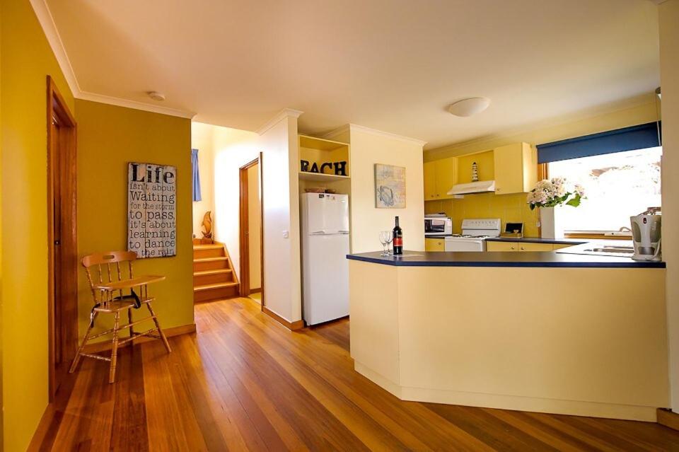 #1 Dog friendly house OPPOSITE the BEACH photo 4