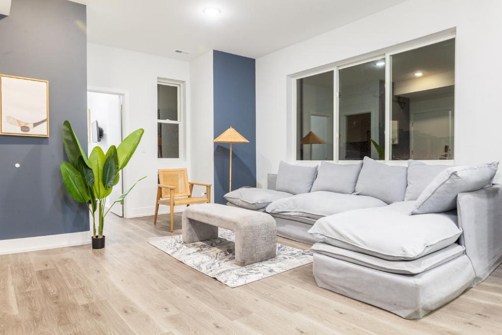 Artful 3bed2bathsleeps7,wd-oven-wi-fi image