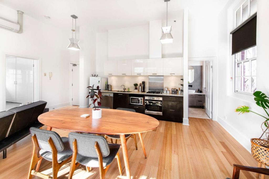 Chic 1BR Apartment in Peaceful Parkville photo 1