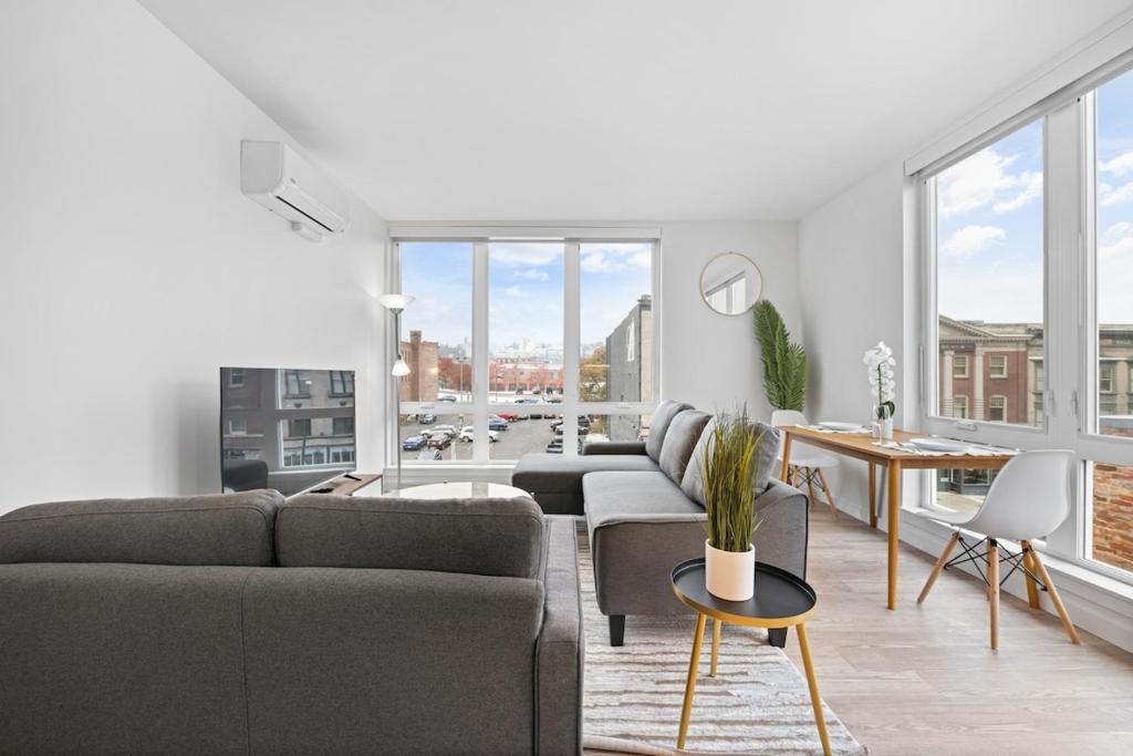 Comfy 1bd1ba In Riverside Wqueenbed,dt,gym-wifi image