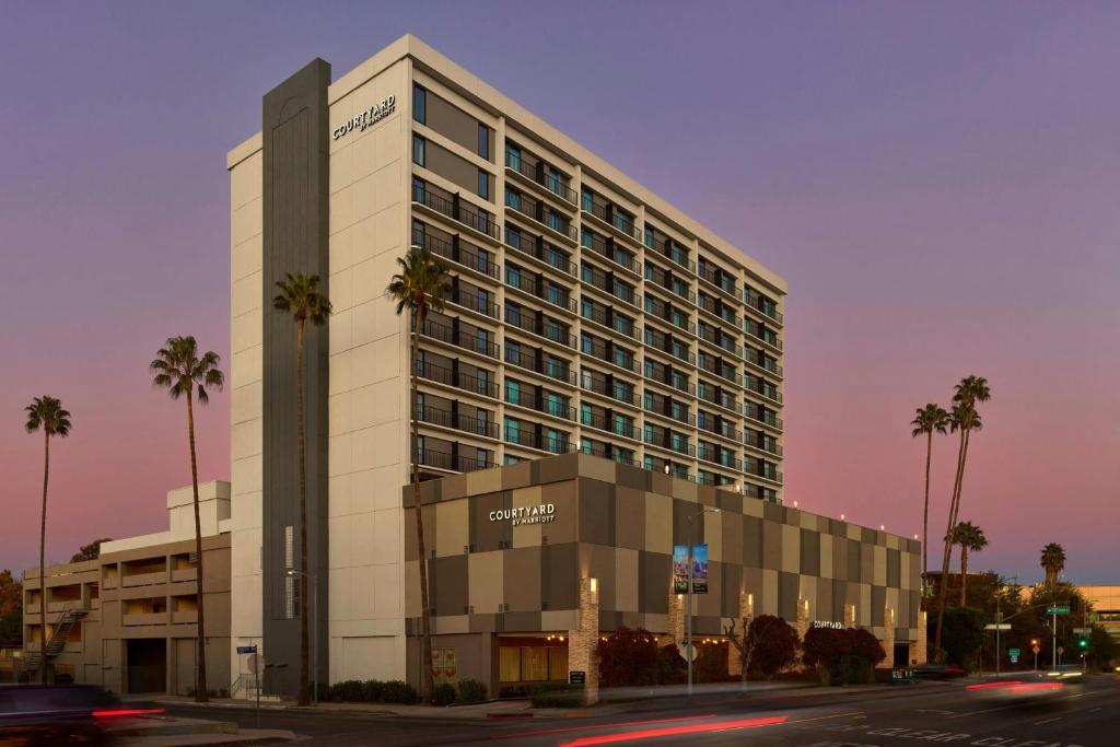 Courtyard by Marriott Los Angeles - Sherman Oaks image