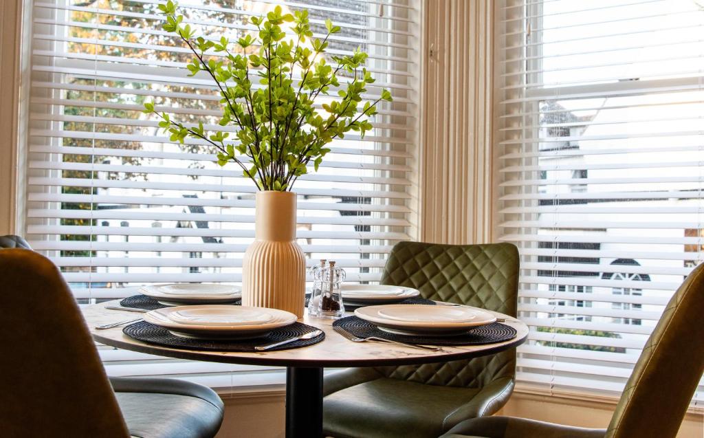 Thetford Hive - Premium Self Check-In Aparthotel Room Type - Deluxe One-Bedroom Apartment