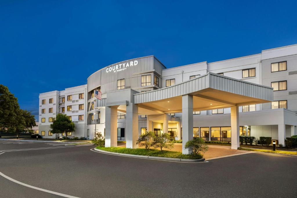 Courtyard by Marriott Burlington Mt. Holly Westampton image