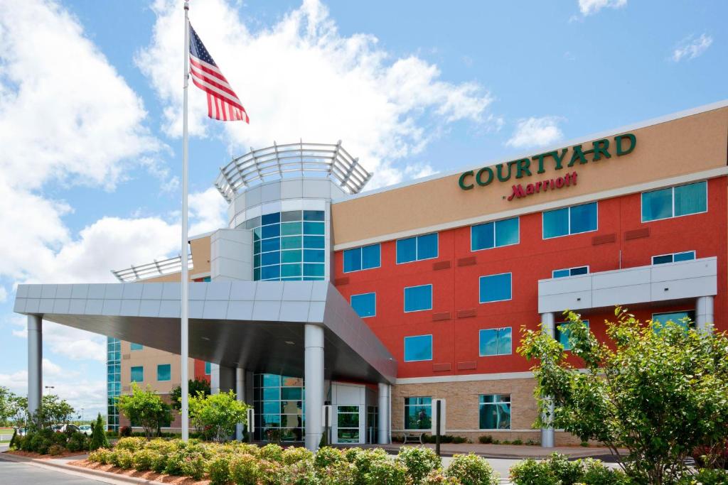 Courtyard by Marriott Minneapolis Maple Grove/Arbor Lakes image