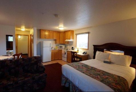 Executive House Suites Hotel & Conference Centre photo 1