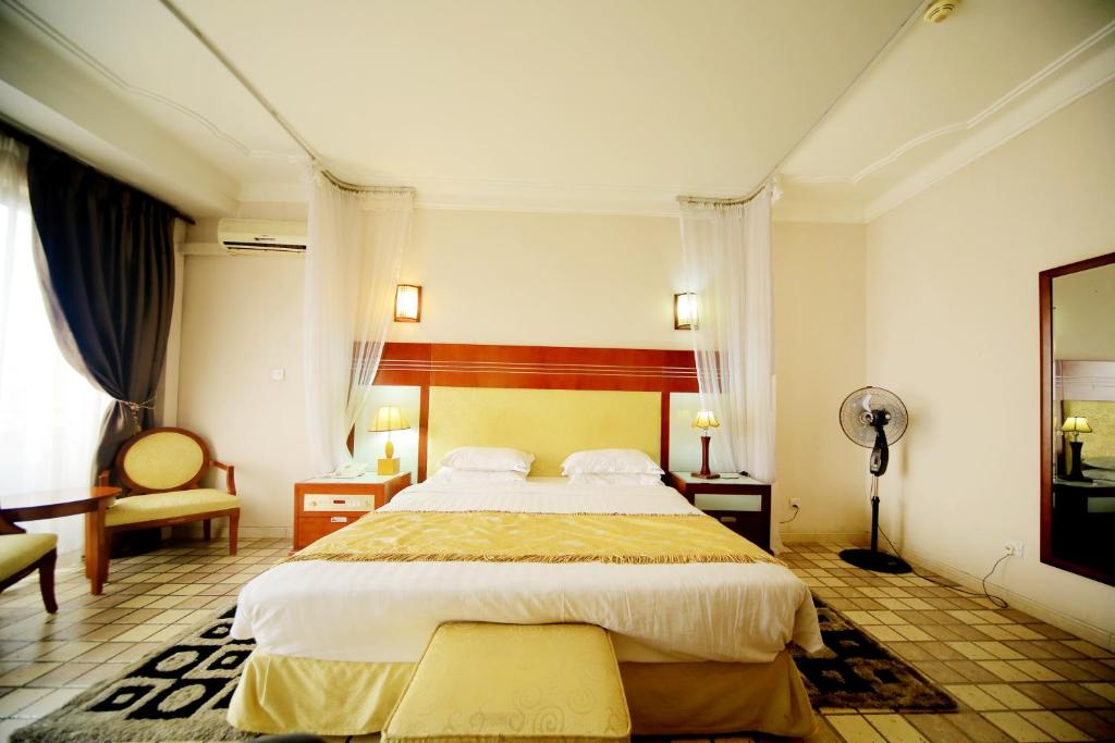 Hotel Africana - Tap to explore photos