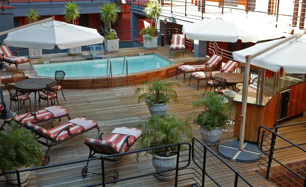 Cape Town Lodge Hotel - Tap to explore photos