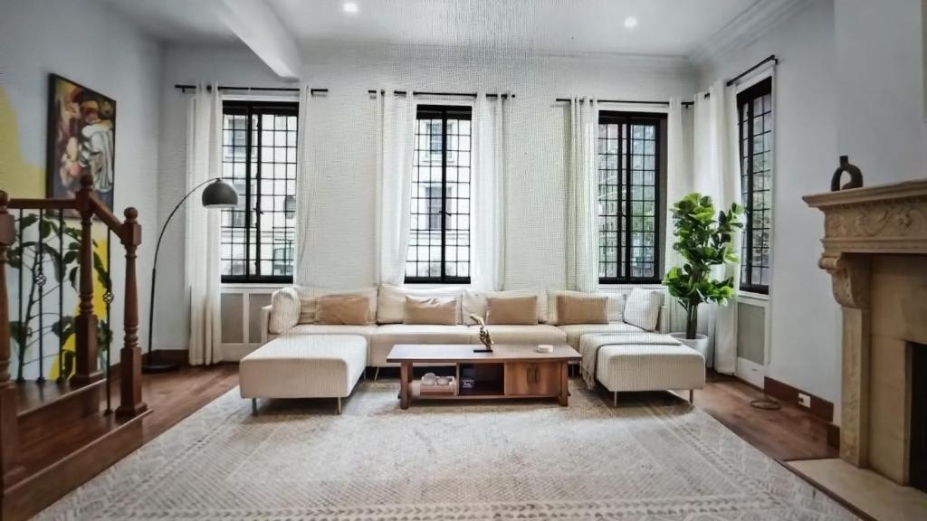 Charming Townhouse image