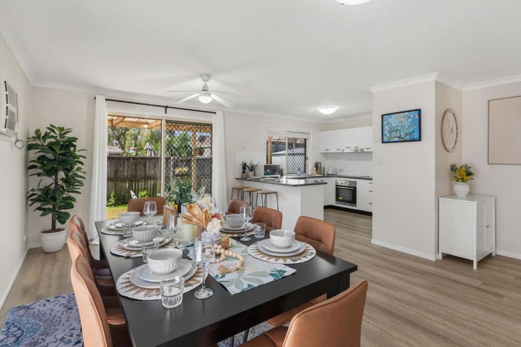 Perfect Family Stay - Cozy Home Near Everything photo 4