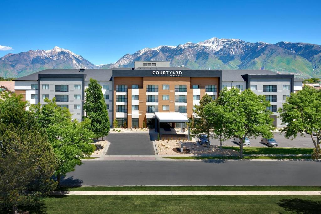 Courtyard by Marriott Sandy image