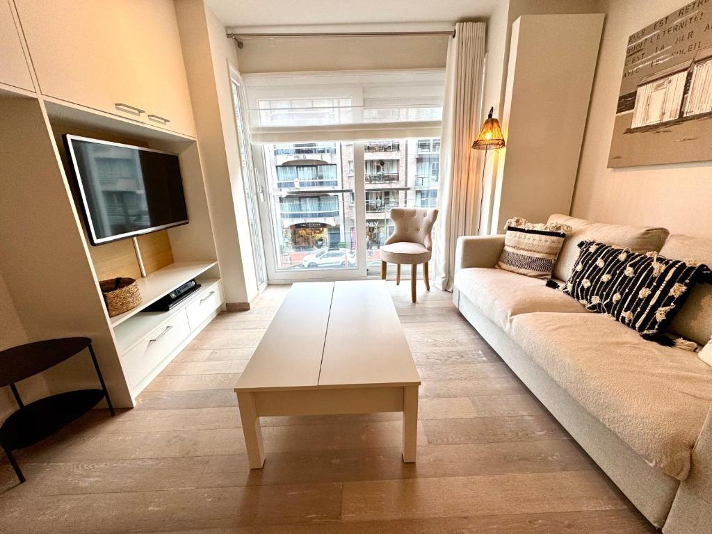 Lippens family apartment photo 3