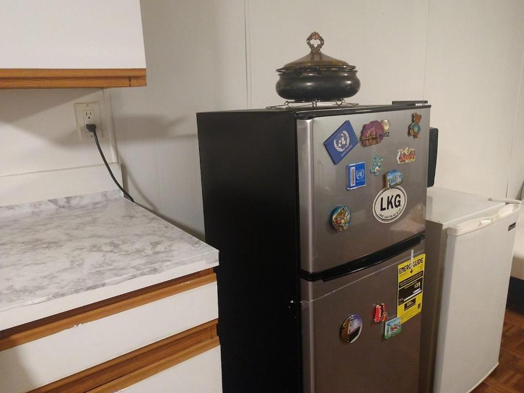 Adorable one bedroom apartment, plenty of parking image