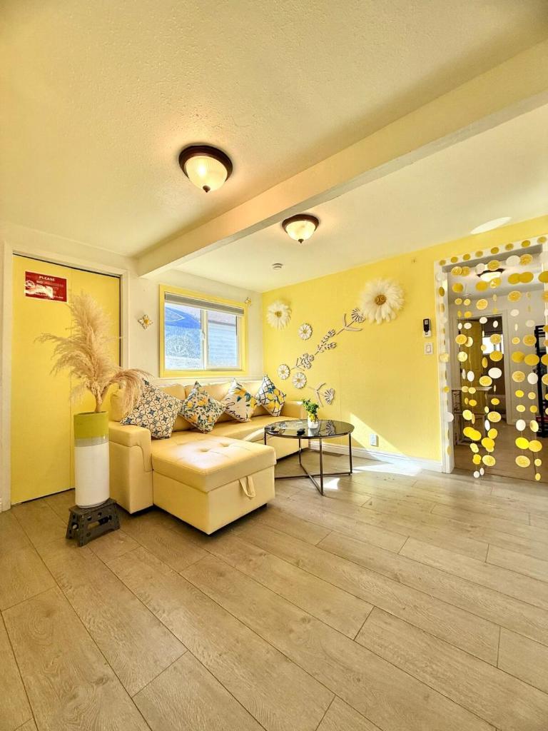 Lemon Studio with Mountain view image