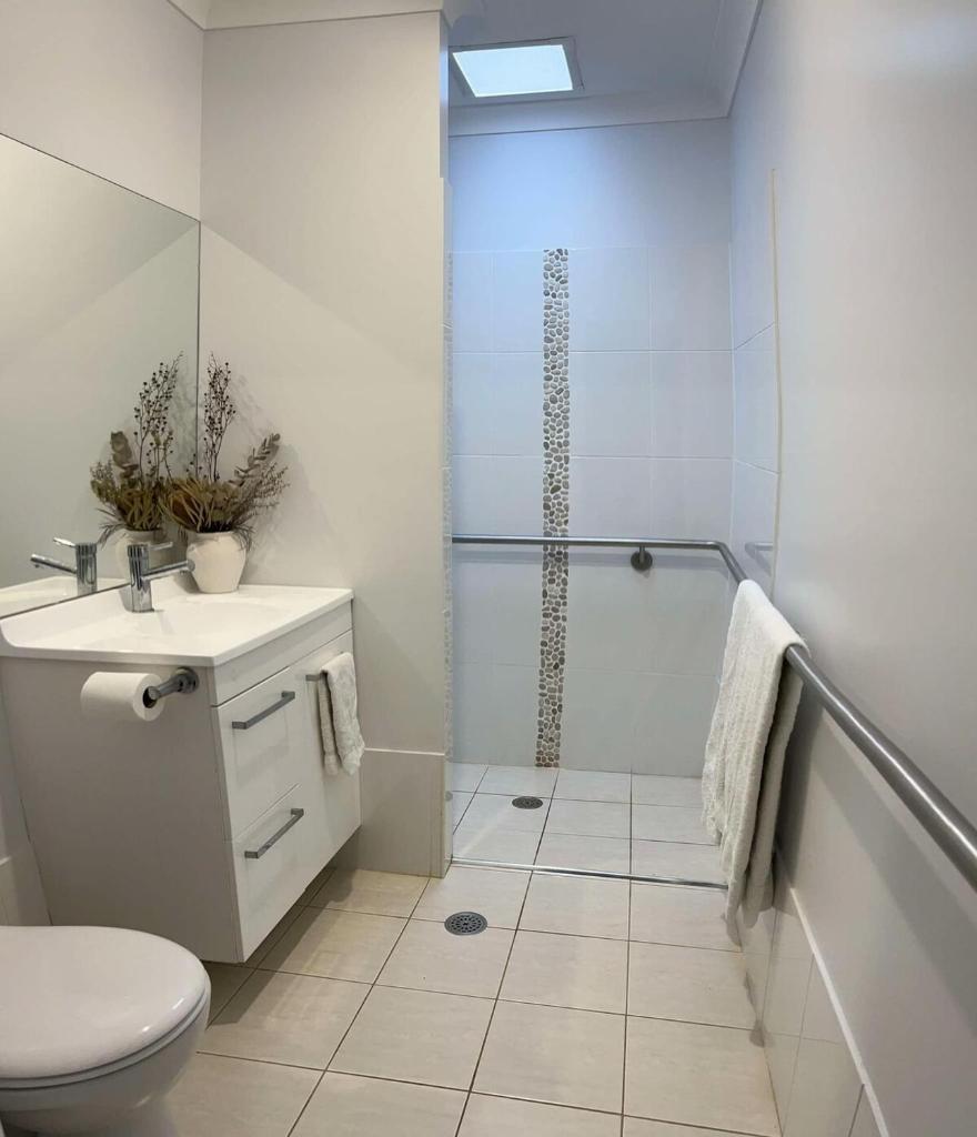 Cozy Studio with Private Entrance & Ensuite photo 2