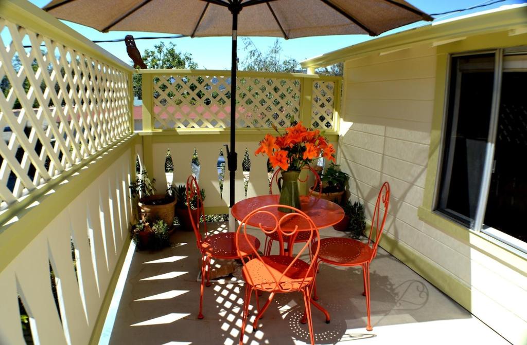 Popular Downtown Hideout l Close to Everything image