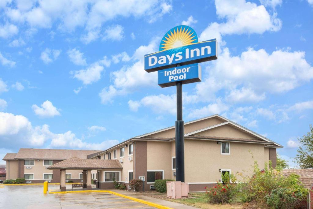 Days Inn by Wyndham Topeka image