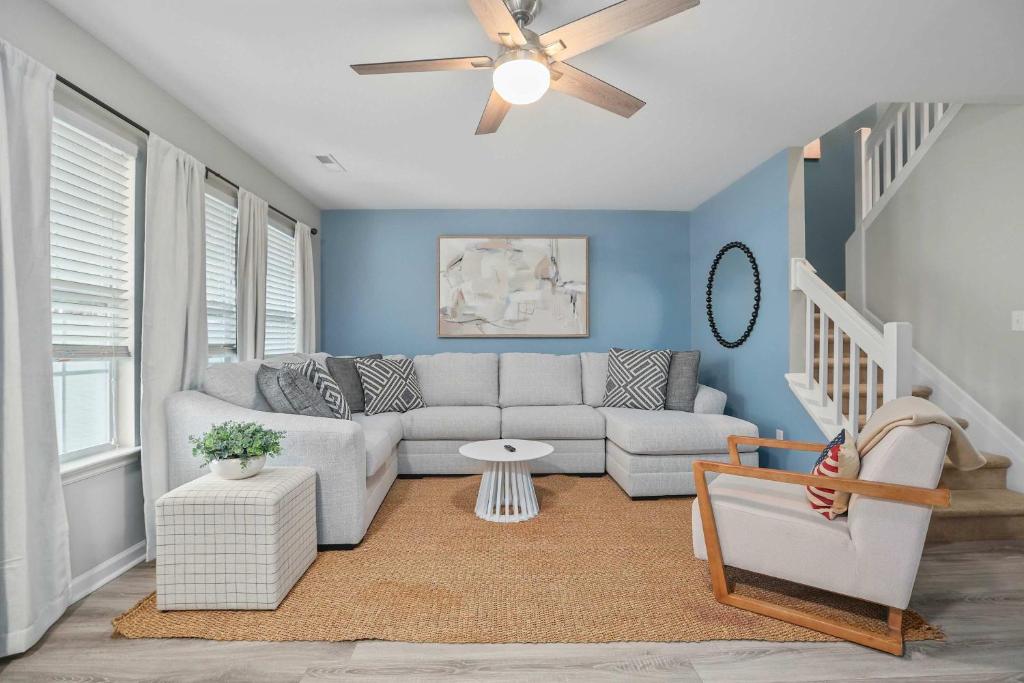 Chucktown Charm- 8 mins to Credit One image