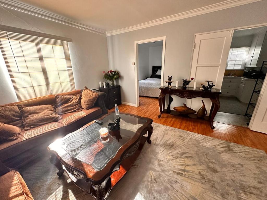 Walk of Fame 1bd apartment image