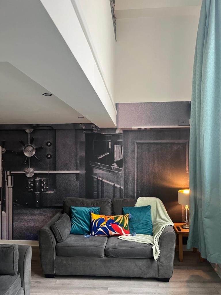 5 Halifax House, apartment 3 - Tap to explore photos
