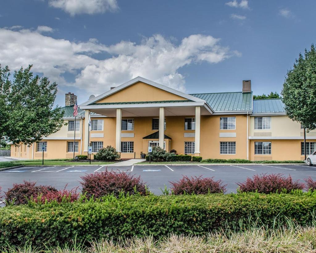 Baymont by Wyndham Harrisburg photo 1