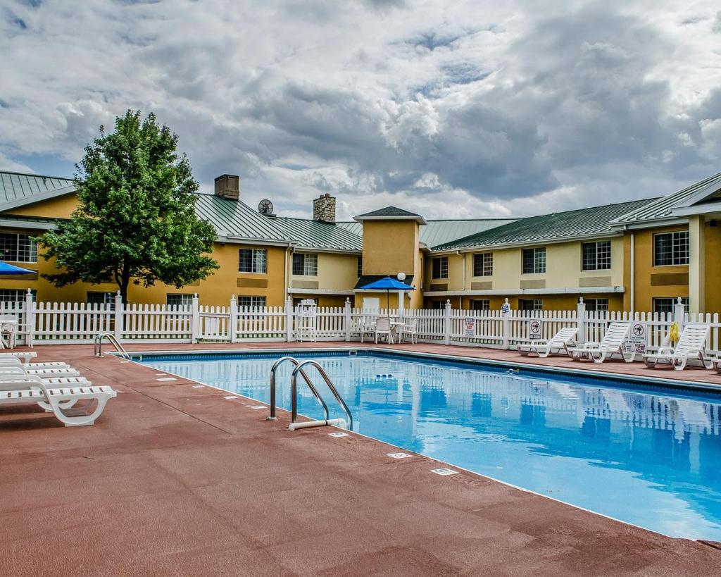 Baymont by Wyndham Harrisburg photo 3