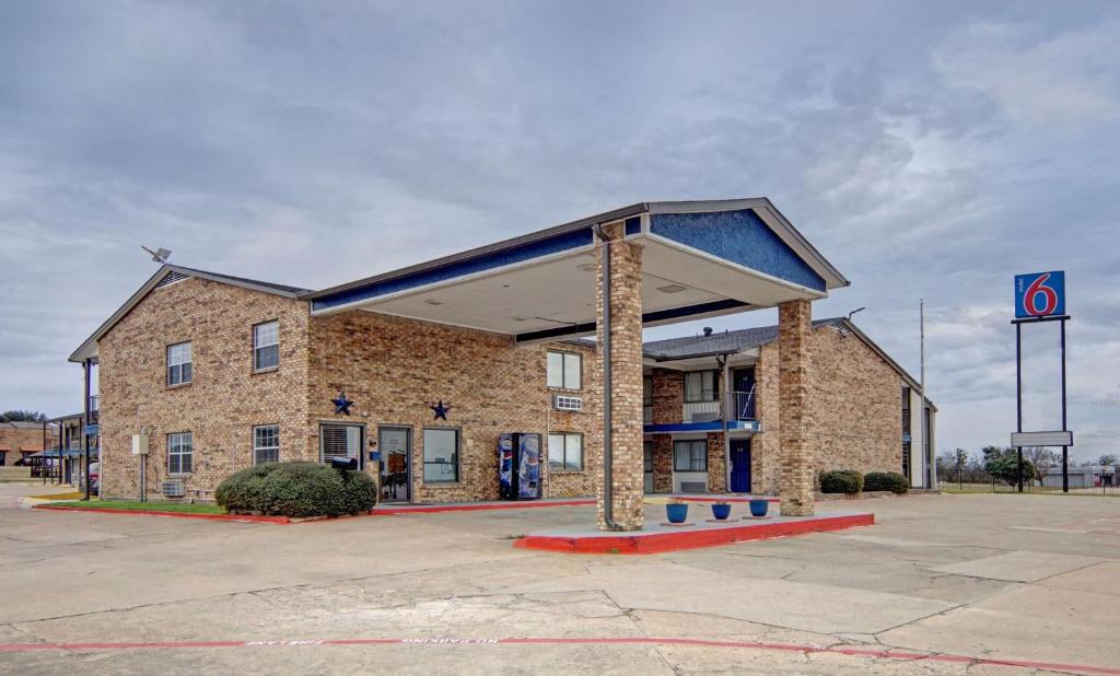 Motel 6 Red Oak, TX - Dallas image