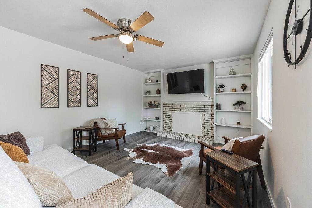 Family Friendly 3 bedroom 2 bathroom Home image
