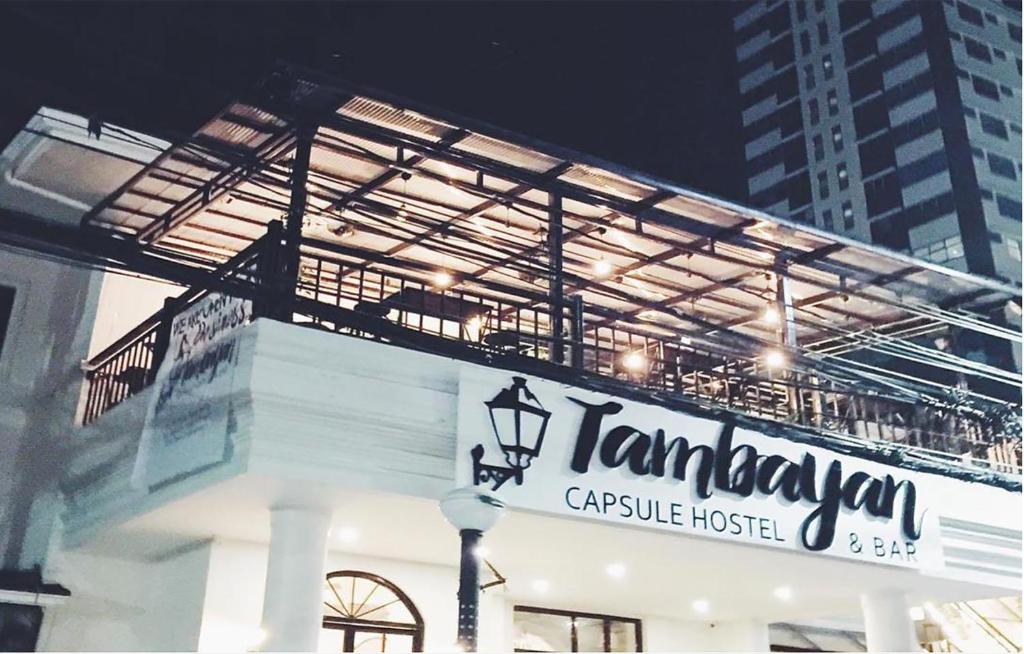 Номер (Четырехместный номер-капсула с общей ванной комнатой), Tambayan Capsule Hostel & Bar